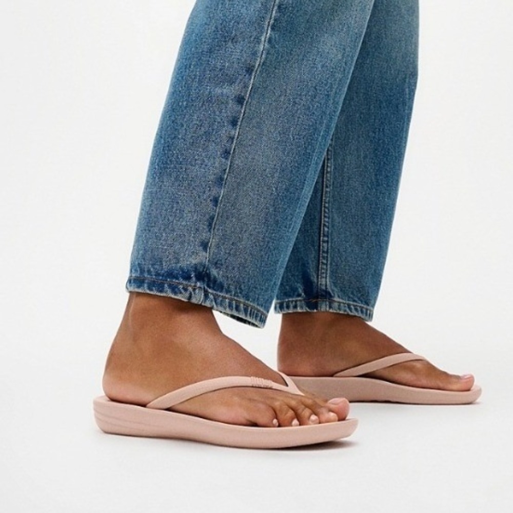 FitFlop Women's iQushion Ergonomic Light Pink Flip-Flops - Size 8/39 EUR